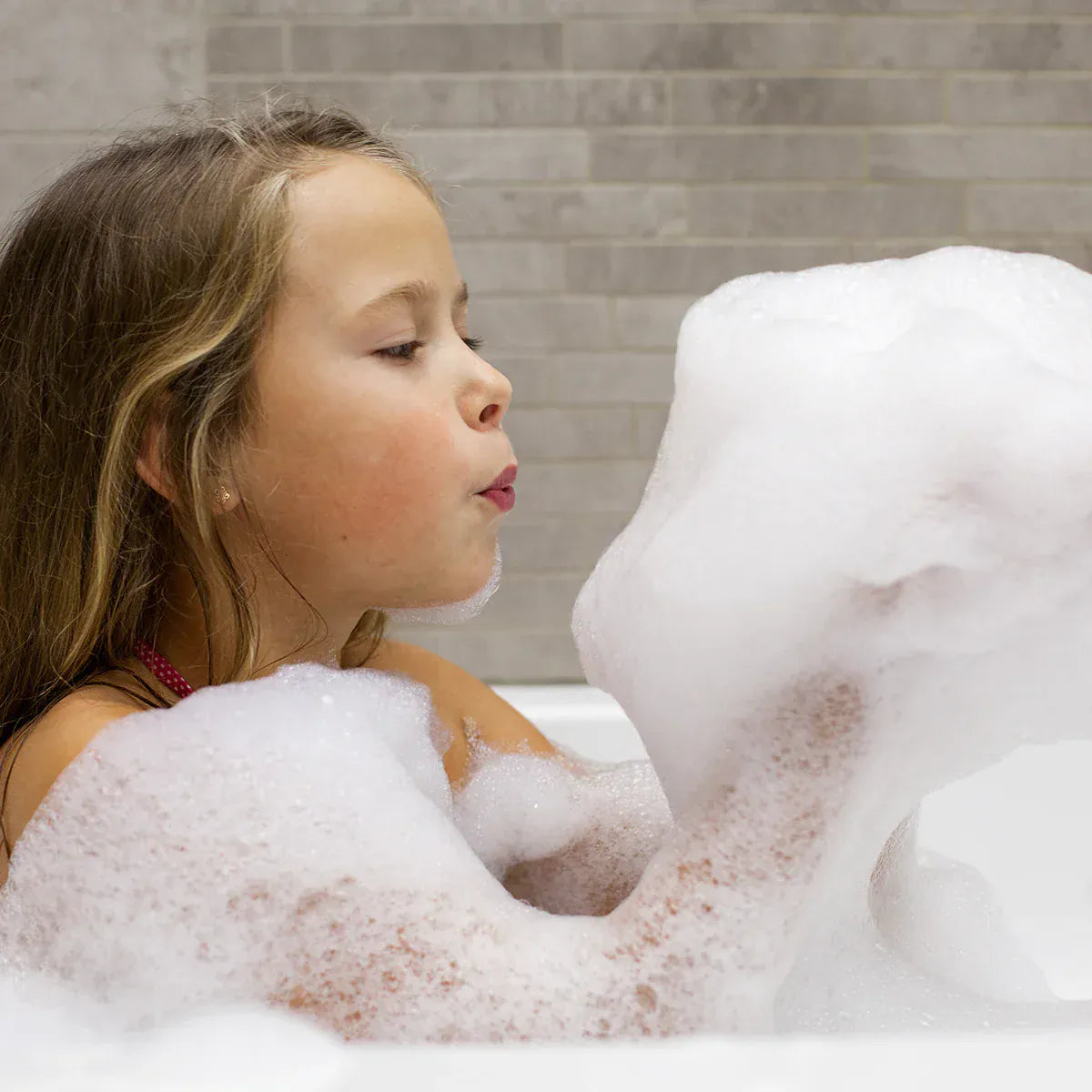 Villem ALPHANOVA KIDS maasikalõhnaline orgaaniline juuste- ja kehapesugeel 250 ml ALPHANOVA