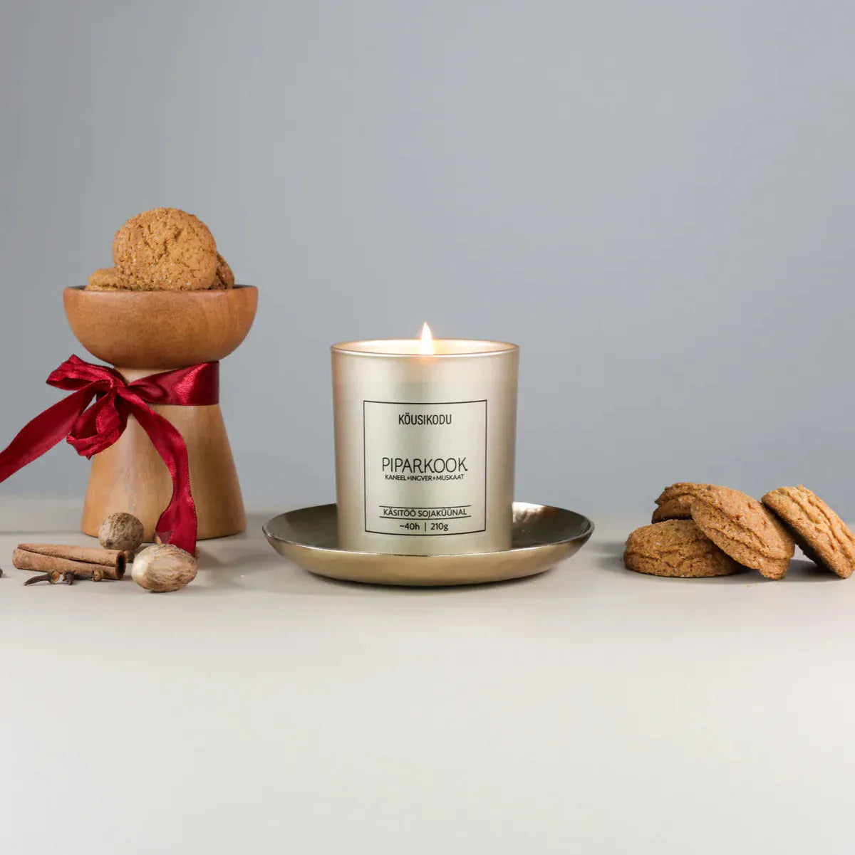 Villem Köusikodu sojaküünal “Piparkook" kuldses klaasis Köusikodu