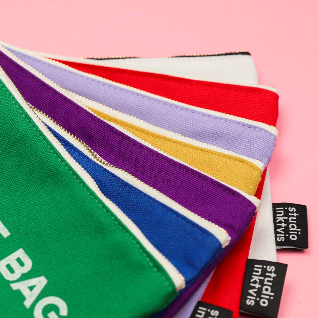 Villem Kosmeetikakott “JUST PRETENDING TO BE ORGANIZED” (Lilla) Studio Inktvis