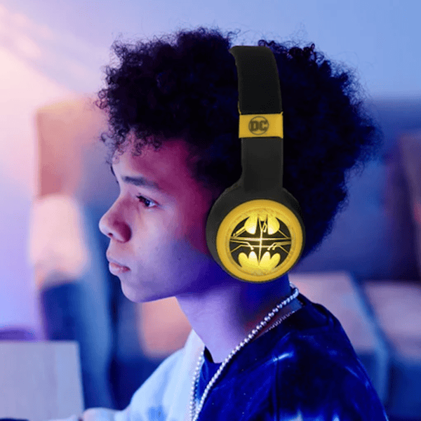 Villem DC Universe - Justice League - Batman - Foldable Light-Up Headphones with Microphone Curiosity Distribution