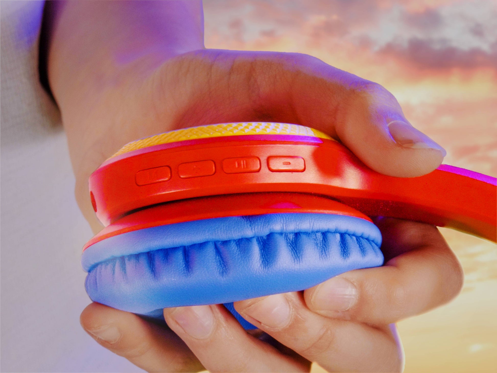 Villem DC Universe - Justice League - Superman - Foldable Light-Up Headphones with Microphone Curiosity Distribution