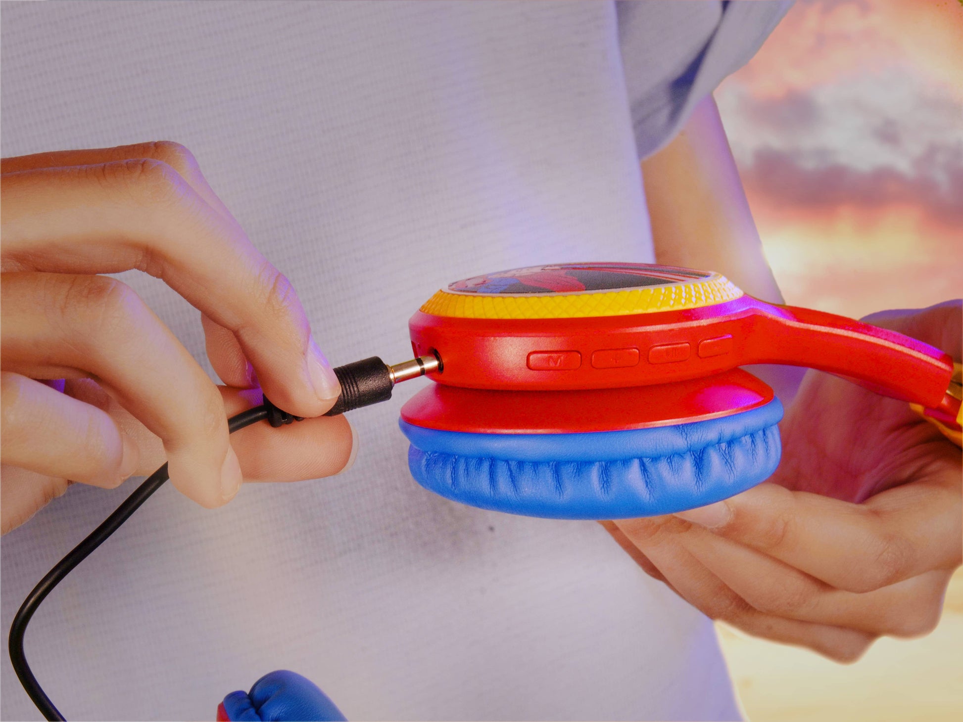 Villem DC Universe - Justice League - Superman - Foldable Light-Up Headphones with Microphone Curiosity Distribution