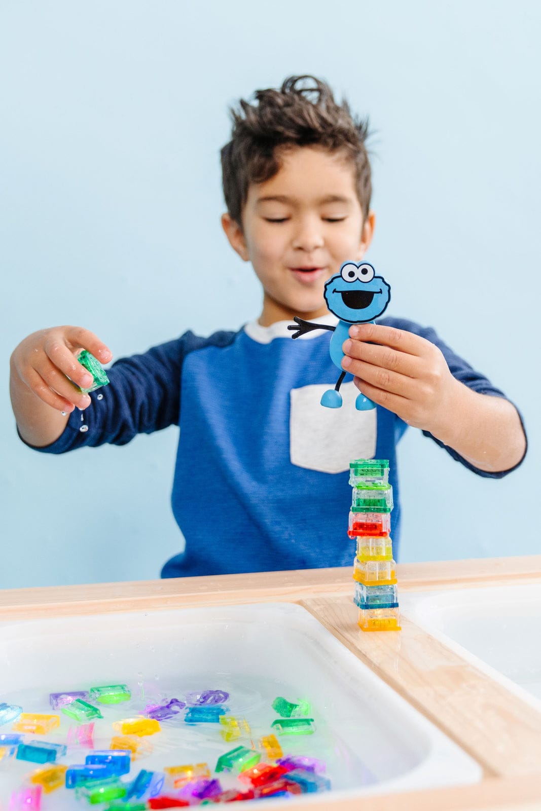 Villem Glo Pals vannitegelane koos valguskuubikutega – Cookie Monster Glo Pals