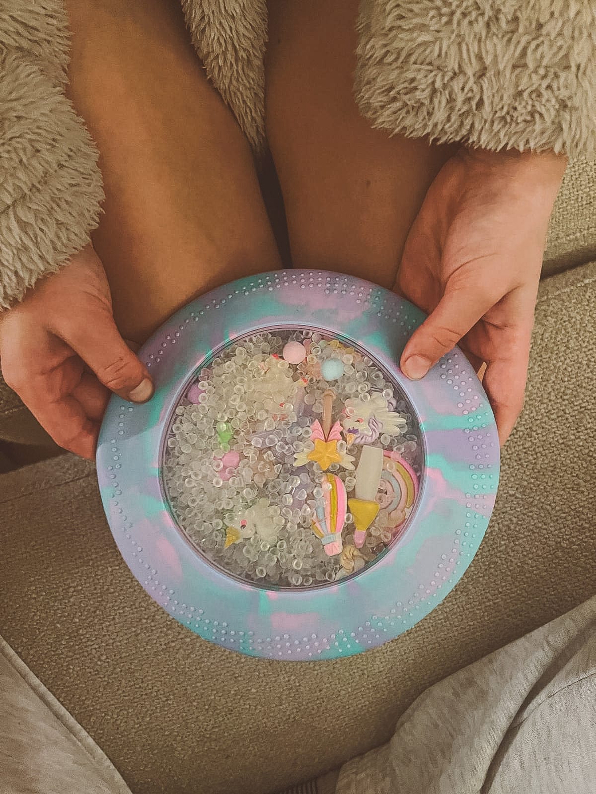 Villem Jellystone Peekaboo sensoorne avastusmänguasi - Ükssarvik Jellystone