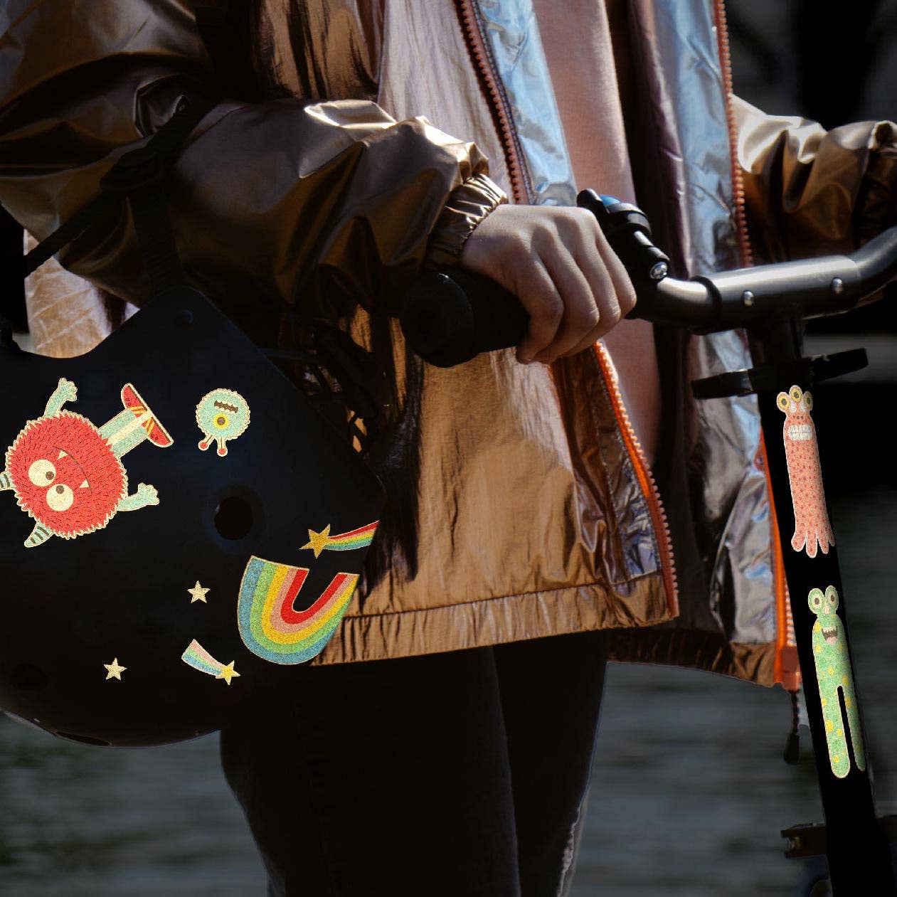 Villem Retropeegeldavad turvakleebised kiivrile ja rattale Food RAINETTE