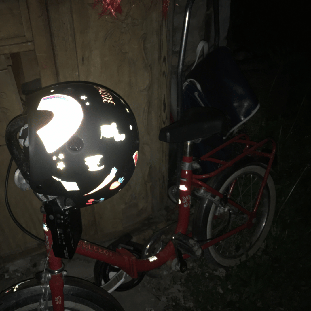 Villem Retropeegeldavad turvakleebised kiivrile ja rattale Rainbow RAINETTE