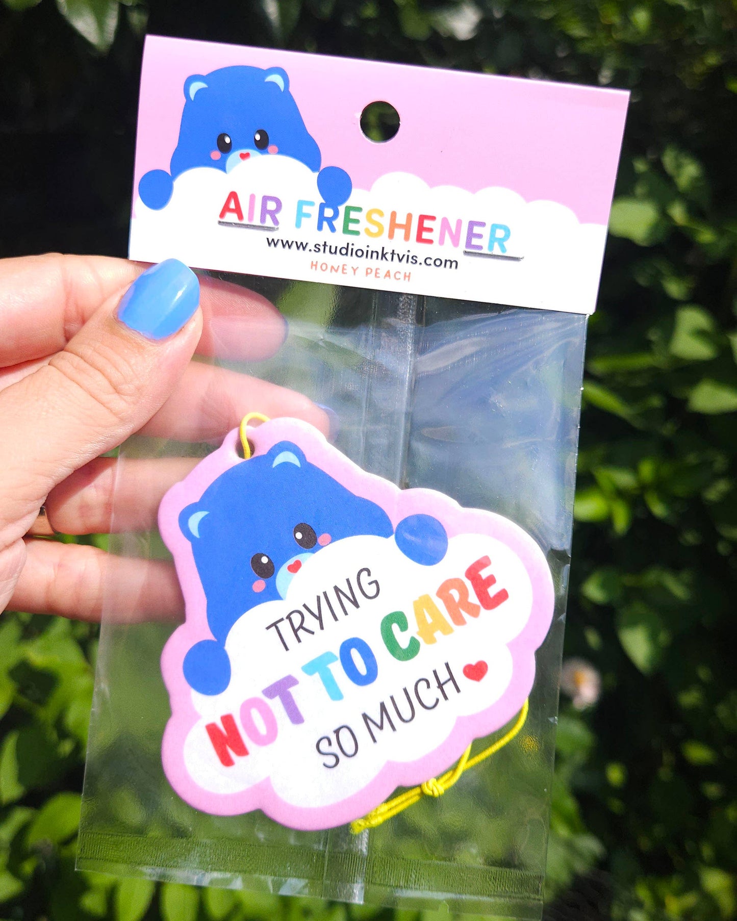 Villem Care Bear õhuvärskendaja – “Trying not to care - mee ja virsiku aroom Studio Inktvis