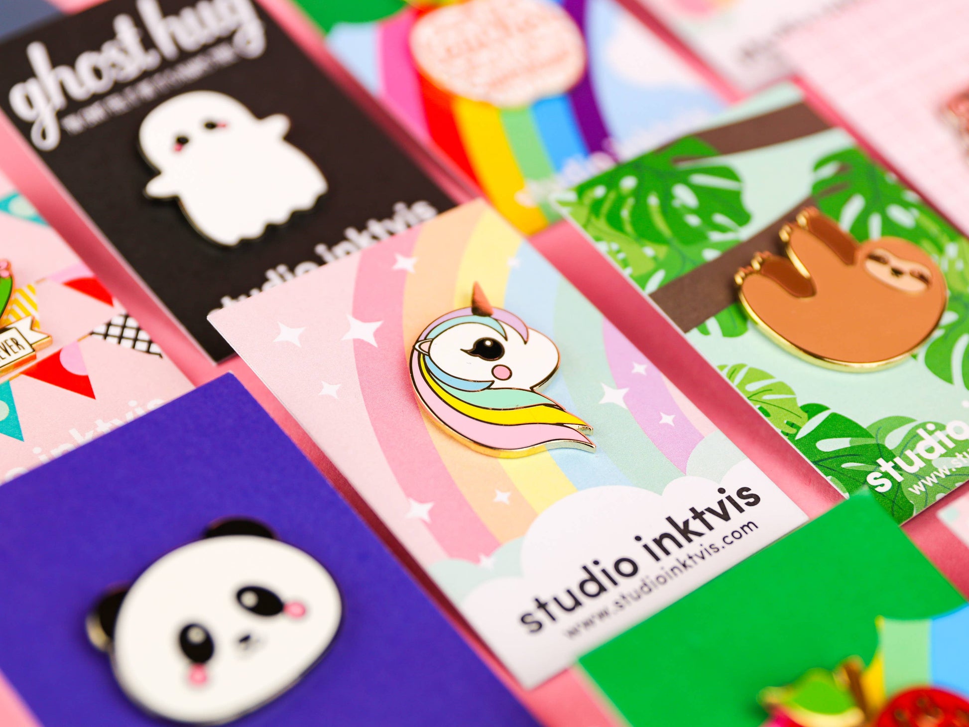 Villem Pin-up märk – Ükssarvik Studio Inktvis