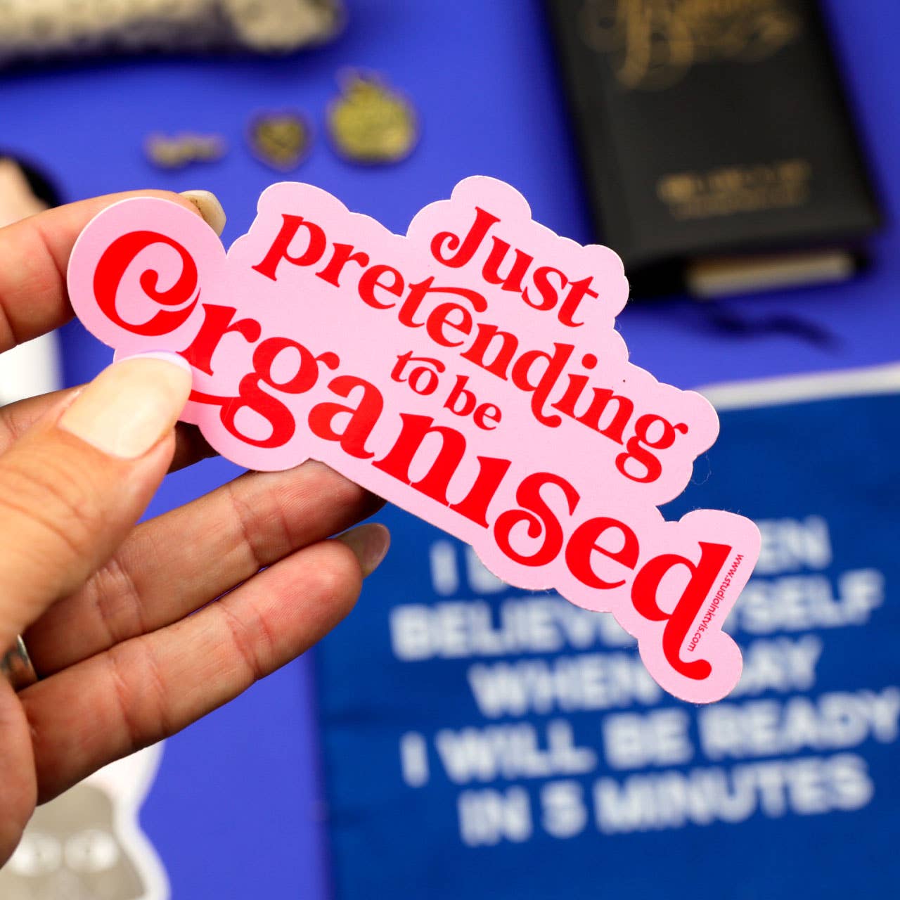 Villem Vinüülkleebis – “Just Pretending to Be Organized” Studio Inktvis