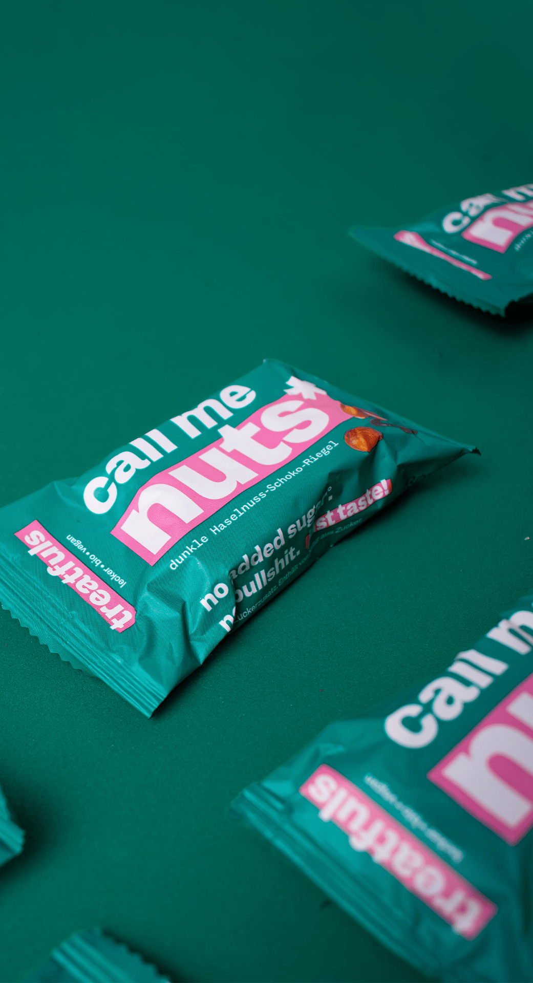 Villem Call Me Nuts mahe vegan pähklibatoon tumeda Fairtrade šokolaadiga 2 × 20 g Treatfuls