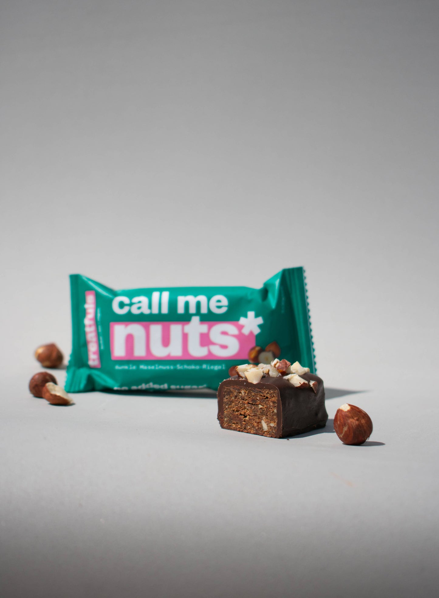 Villem Call Me Nuts mahe vegan pähklibatoon tumeda Fairtrade šokolaadiga 2 × 20 g Treatfuls