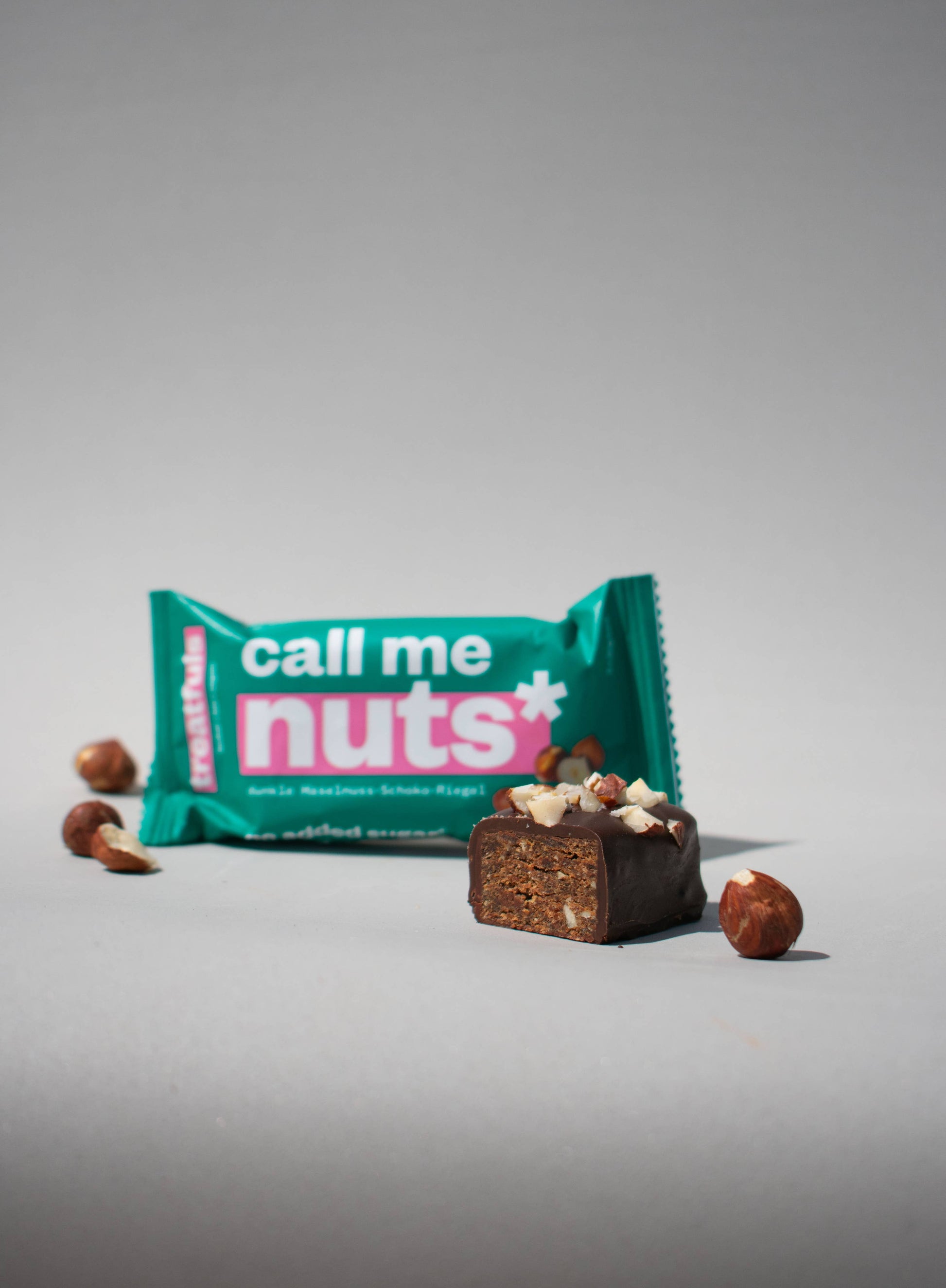 Villem Call Me Nuts mahe vegan pähklibatoon tumeda Fairtrade šokolaadiga 2 × 20 g Treatfuls