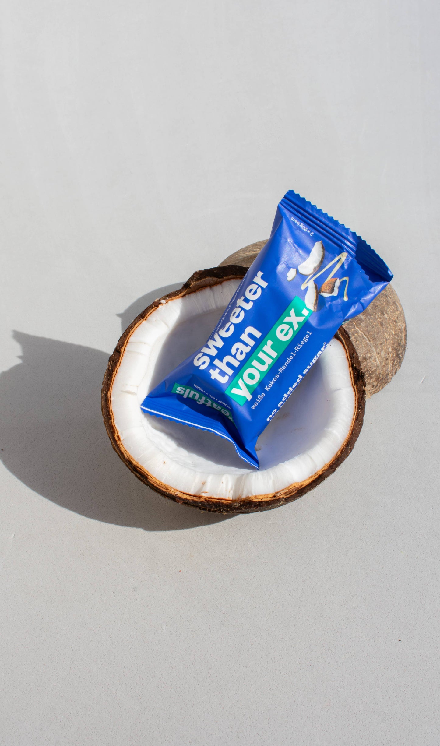 Villem Creamy Coco Kisses mahe vegan kookose-mandlibatoon valge kakaovõikattega 2 × 20 g Treatfuls