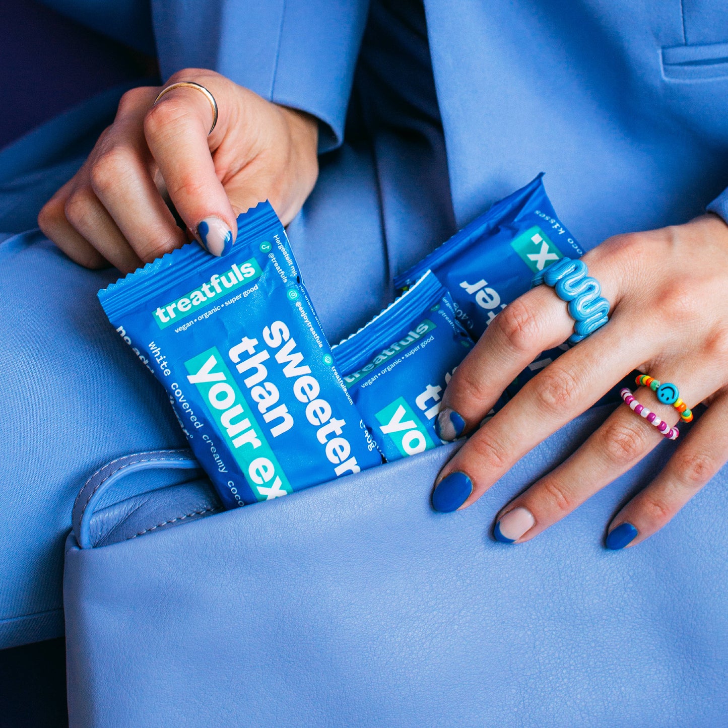 Villem Creamy Coco Kisses mahe vegan kookose-mandlibatoon valge kakaovõikattega 2 × 20 g Treatfuls