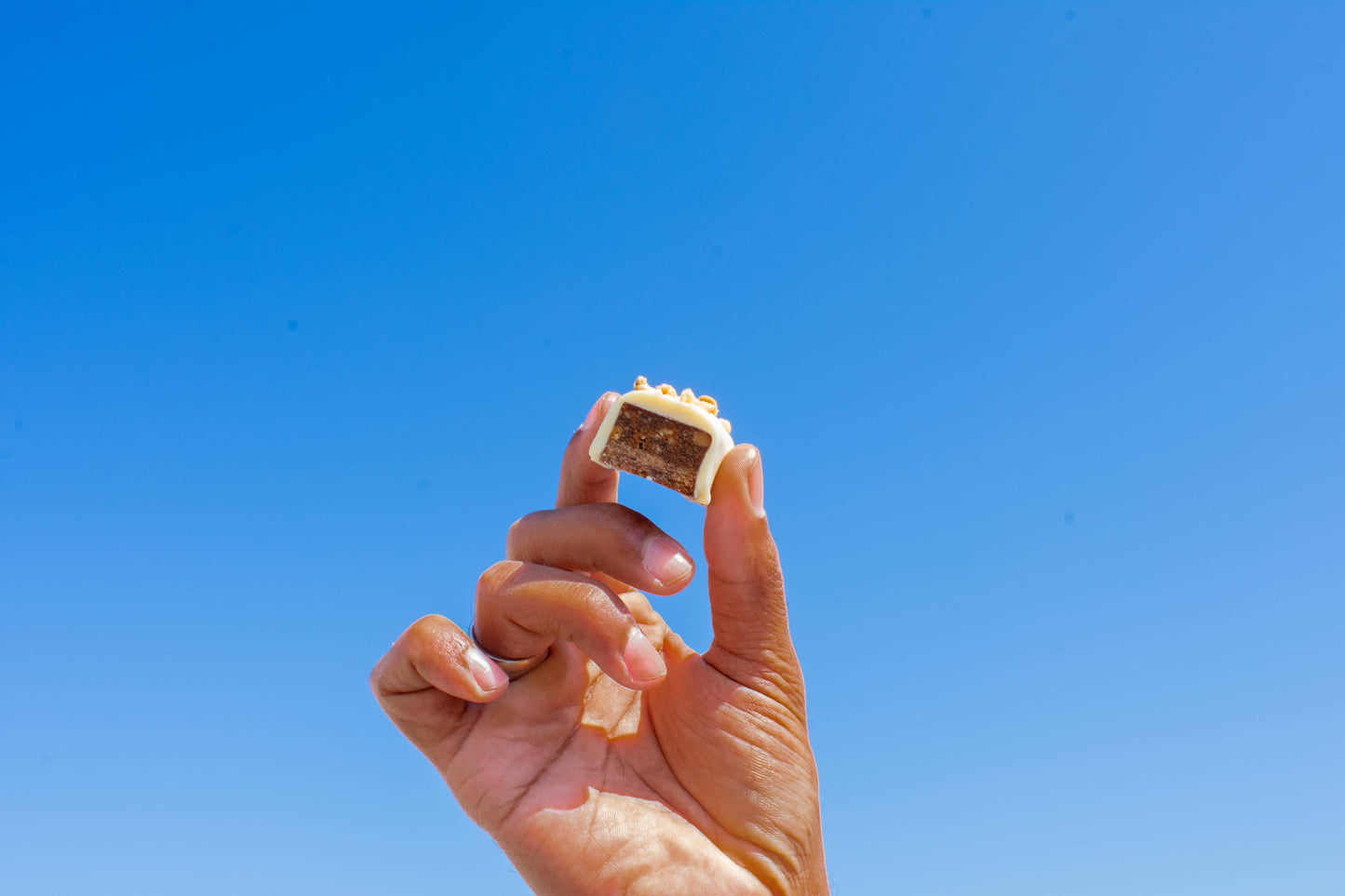 Villem Love at First Bite mahe vegan maapähkli-kaerabatoon valge kakaovõikattega 2 × 20 g Treatfuls