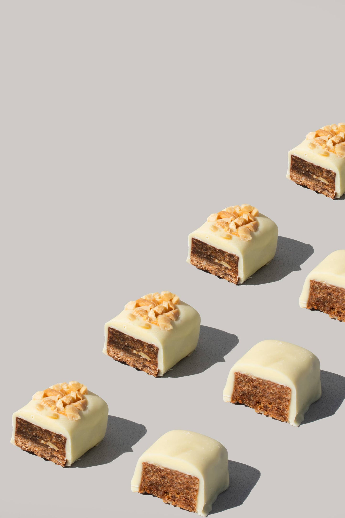 Villem Love at First Bite mahe vegan maapähkli-kaerabatoon valge kakaovõikattega 2 × 20 g Treatfuls