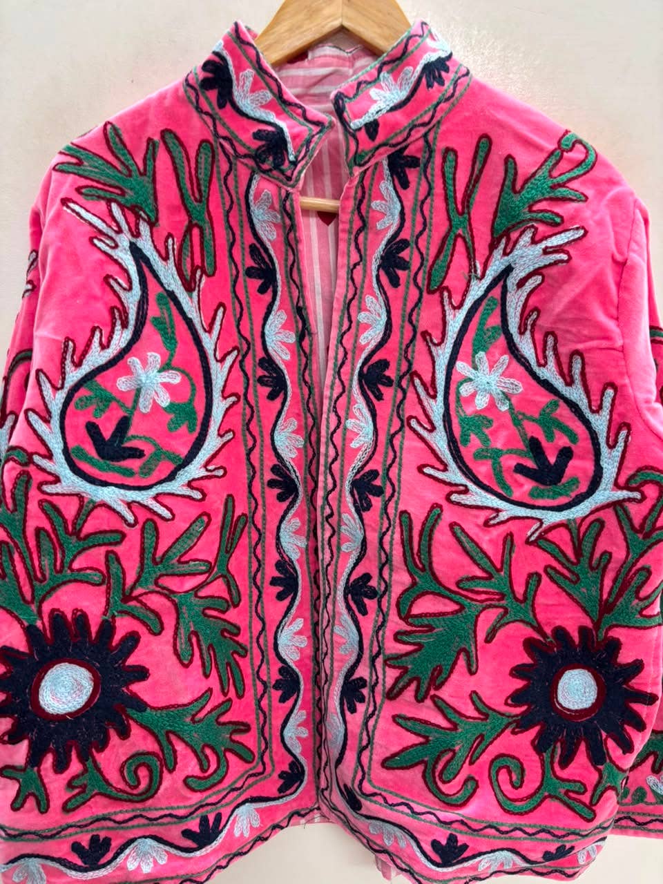 Villem The Bagh-e-Rajasthan — Suzani Embroidered Velvet Jacket — Rani Pink Zoshak