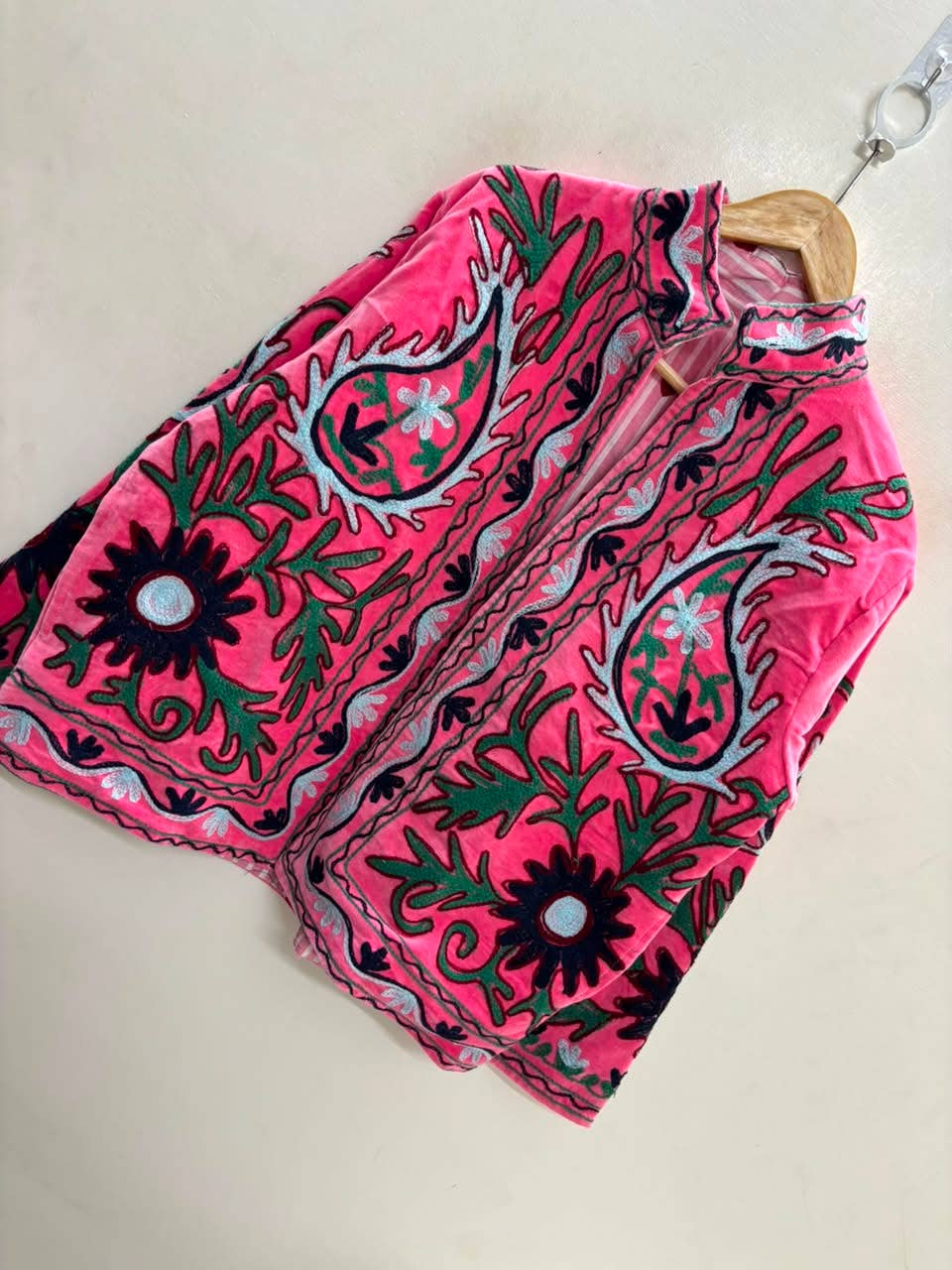 Villem The Bagh-e-Rajasthan — Suzani Embroidered Velvet Jacket — Rani Pink Zoshak