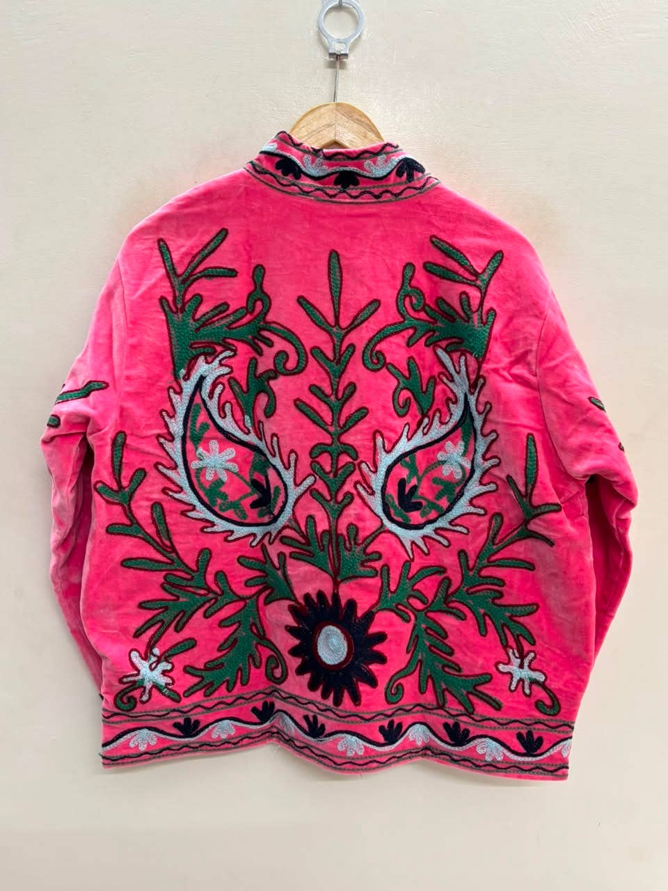 Villem The Bagh-e-Rajasthan — Suzani Embroidered Velvet Jacket — Rani Pink Zoshak