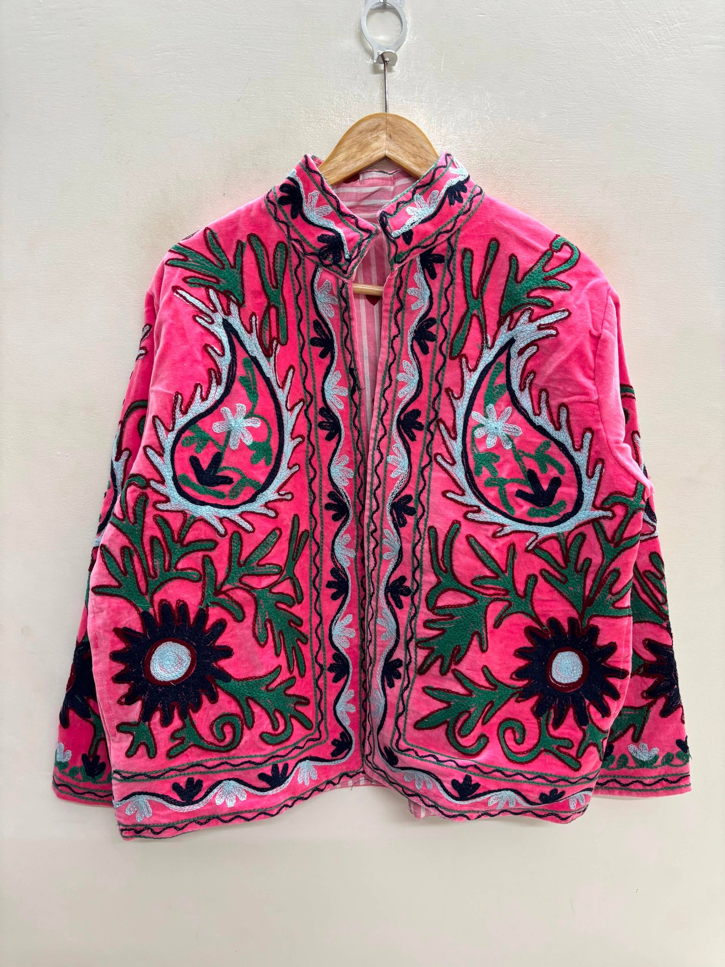 Villem The Bagh-e-Rajasthan — Suzani Embroidered Velvet Jacket — Rani Pink Zoshak