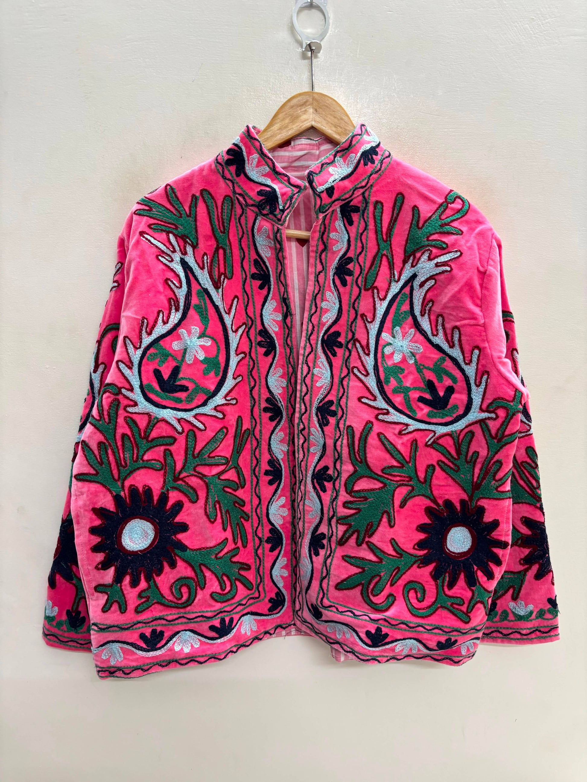 Villem The Bagh-e-Rajasthan — Suzani Embroidered Velvet Jacket — Rani Pink Zoshak