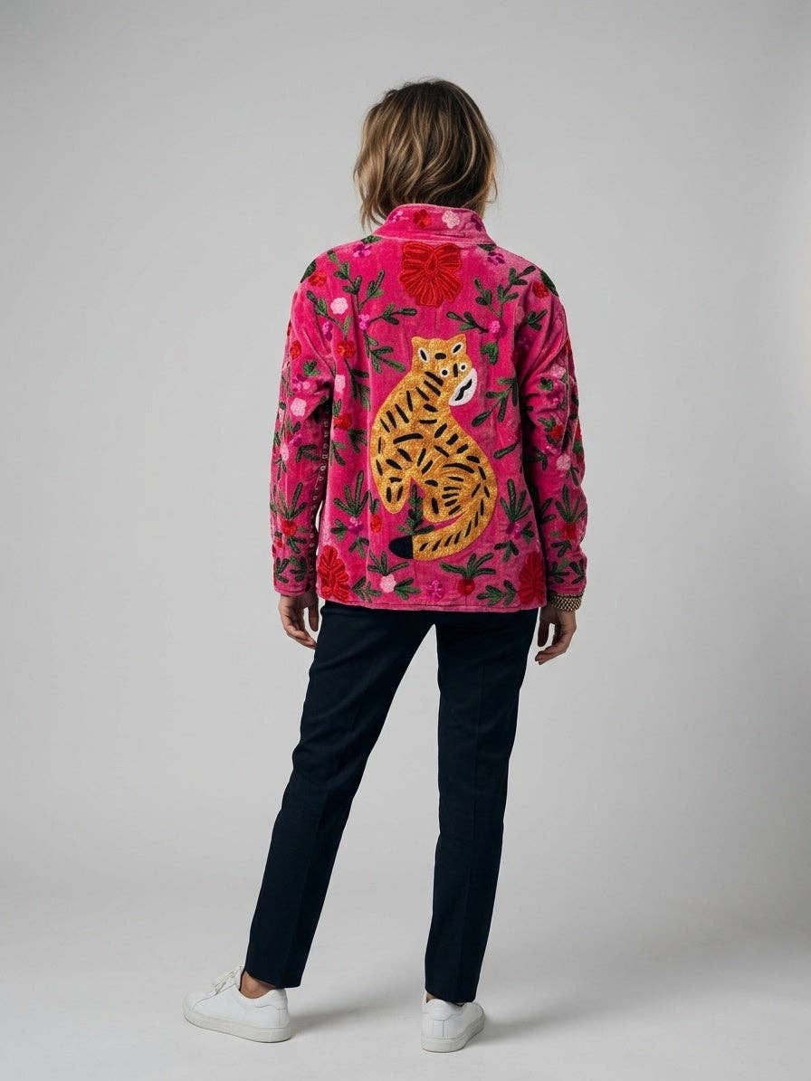 Villem The Bengal Bloom | käsitööna tikitud Suzani sametjakk | Fuchsia Pink with Amber Tiger Zoshak