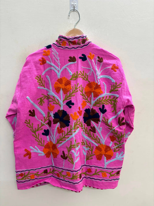 Villem The Marigold Bloom | käsitööna tikitud Suzani puuvillane jakk | Fuchsia Pink Zoshak